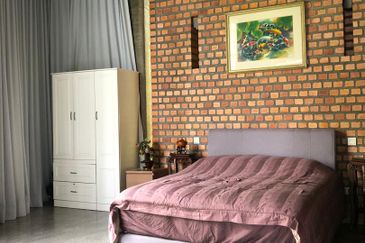 Freehold Bungalow, Gated and Guarded