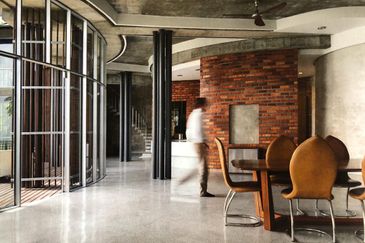 Freehold Bungalow, Gated and Guarded