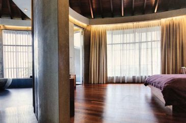 Freehold Bungalow, Gated and Guarded