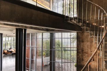 Freehold Bungalow, Gated and Guarded