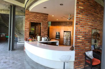 Freehold Bungalow, Gated and Guarded