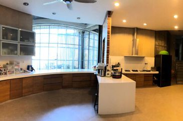 Freehold Bungalow, Gated and Guarded