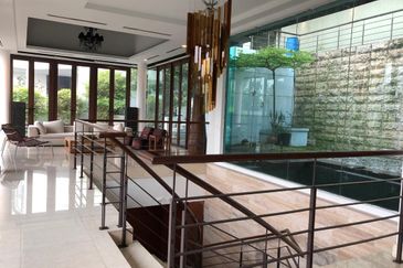 Freehold Bungalow, Gated and Guarded