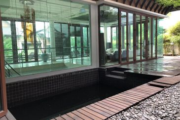 Freehold Bungalow, Gated and Guarded