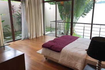 Freehold Bungalow, Gated and Guarded