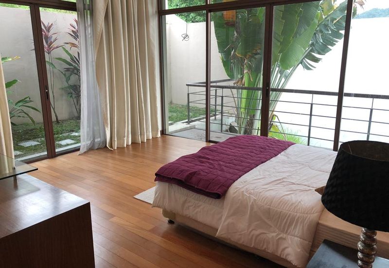 Freehold Bungalow, Gated and Guarded