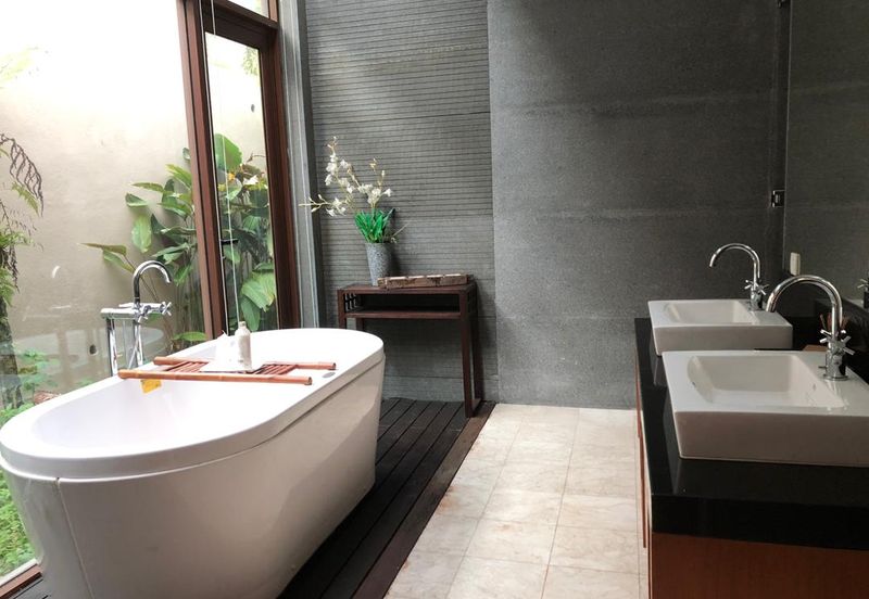 Freehold Bungalow, Gated and Guarded