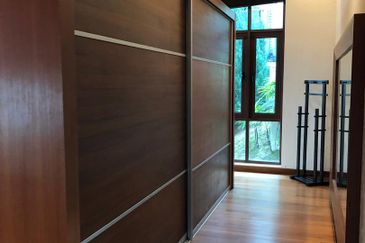 Freehold Bungalow, Gated and Guarded