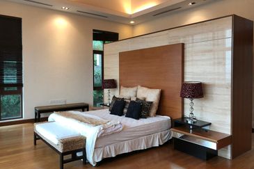 Freehold Bungalow, Gated and Guarded