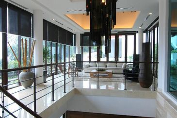 Freehold Bungalow, Gated and Guarded