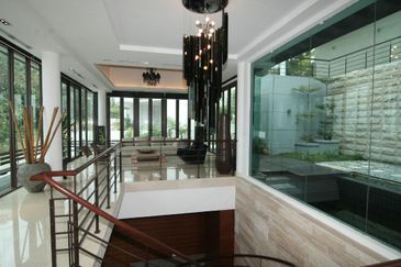 Freehold Bungalow, Gated and Guarded