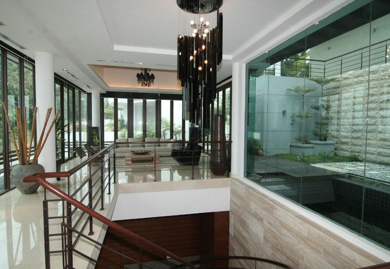 Freehold Bungalow, Gated and Guarded