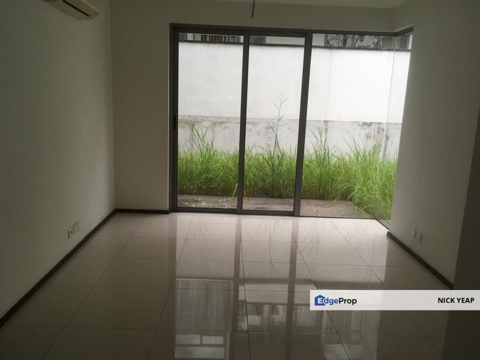 Freehold Corner House Gated and Guarded, Selangor, Valencia