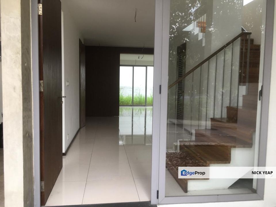 Freehold Corner House Gated and Guarded, Selangor, Valencia