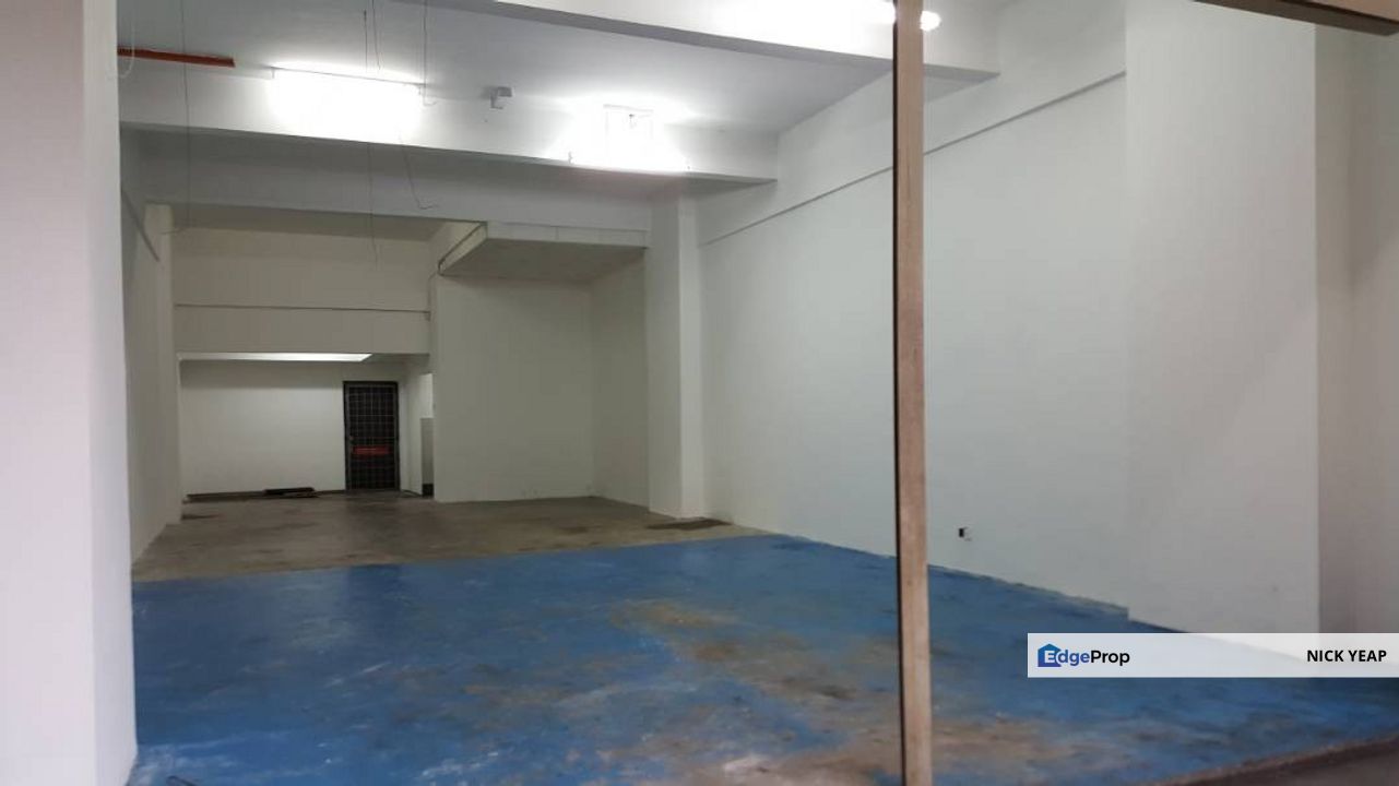Bandar Puchong Utama 4 Storey Shop, Selangor, Puchong