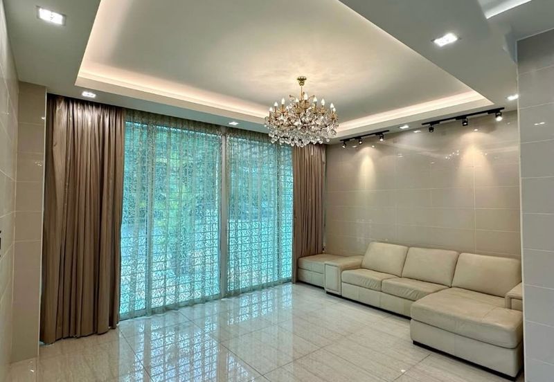 Rafflesia @ The Hill