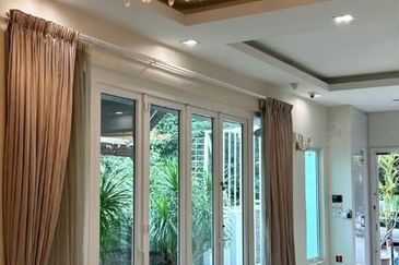 Rafflesia @ The Hill