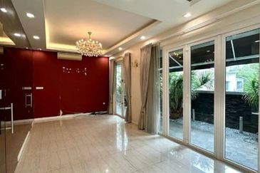 Rafflesia @ The Hill