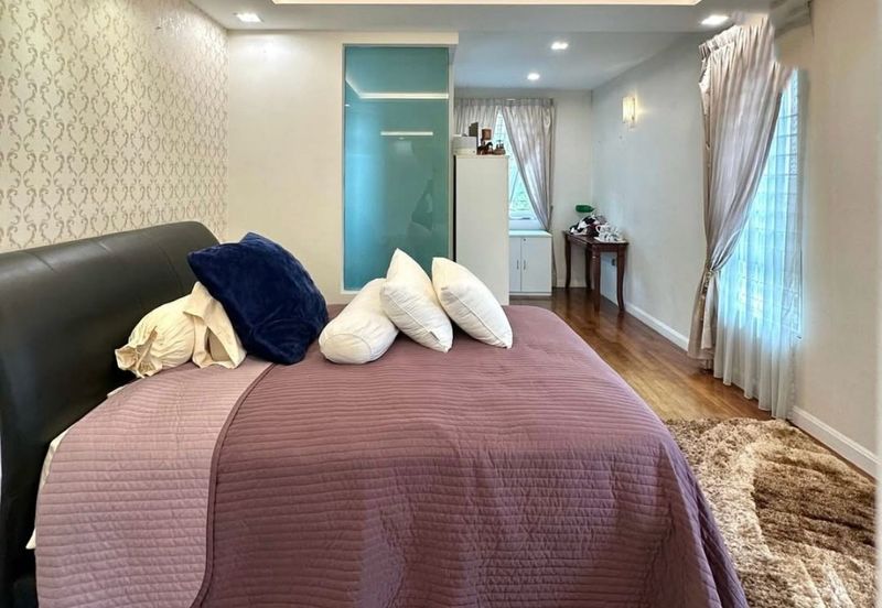 Rafflesia @ The Hill