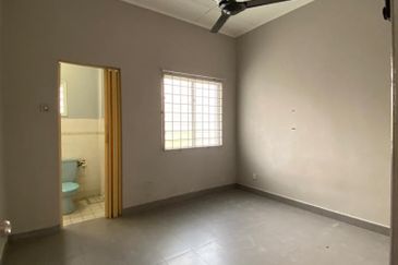 Bandar Sri Damansara Corner 2 storey terrace house