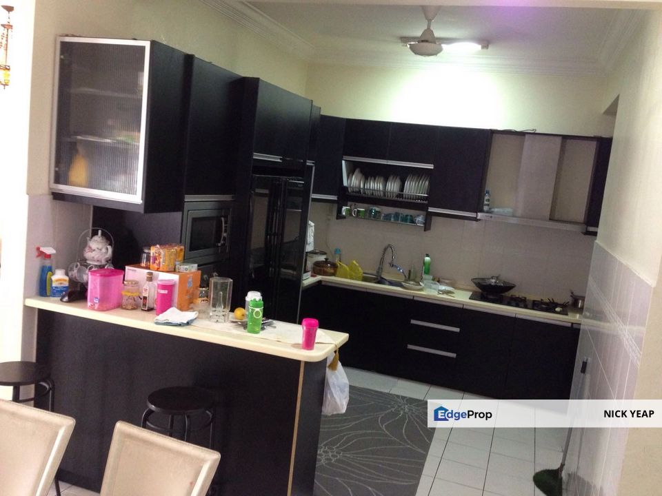 Kota Damansara Villa Damansara Seksyen 4 Double Storey Terrace House End unit with extra land, Selangor, Kota Damansara