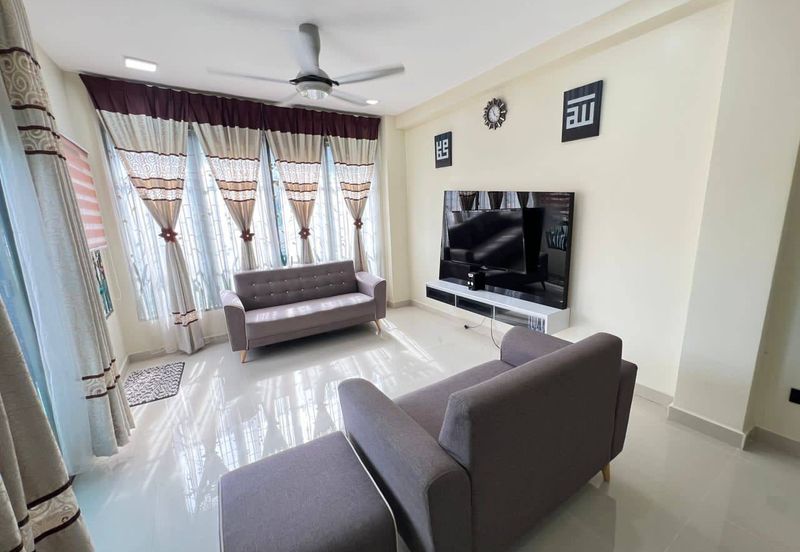 Puncak Pinggiran Putra