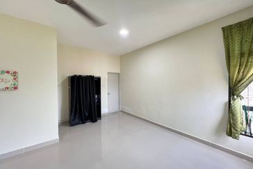 Puncak Pinggiran Putra