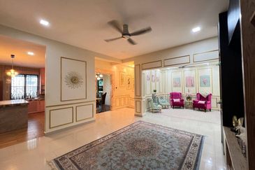 Puncak Pinggiran Putra