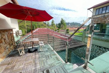 Puncak Pinggiran Putra