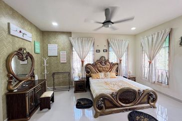 Puncak Pinggiran Putra