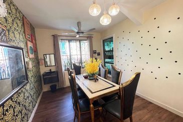 Puncak Pinggiran Putra