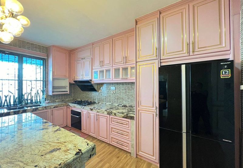 Puncak Pinggiran Putra