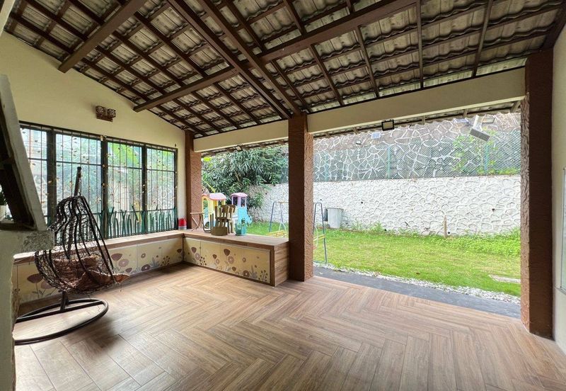 Puncak Pinggiran Putra