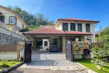 Puncak Pinggiran Putra