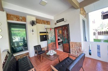 Puncak Pinggiran Putra