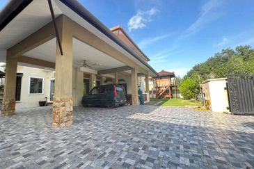 Puncak Pinggiran Putra