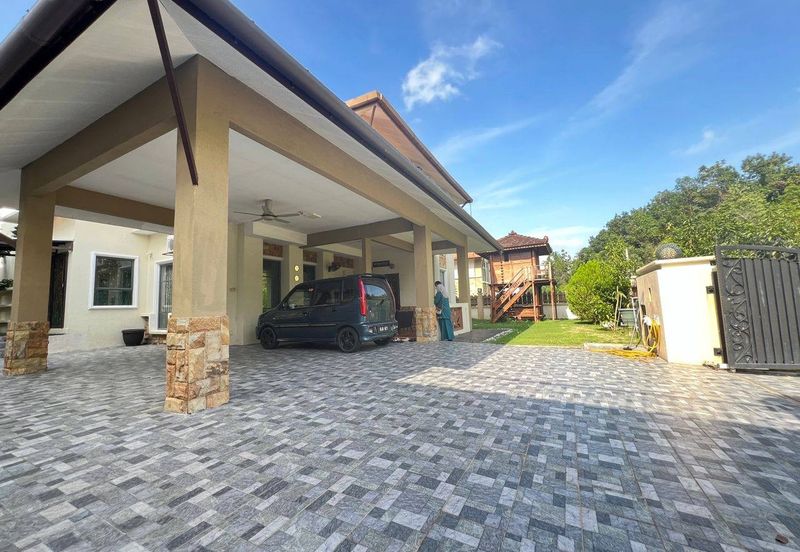 Puncak Pinggiran Putra