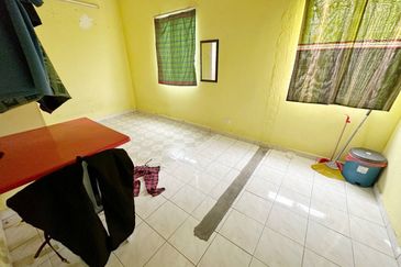 2 STOREY TERRACE TAMAN DESA SALAK PERMAI SEPANG