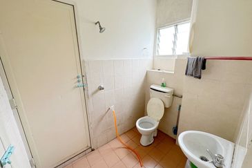 2 STOREY TERRACE TAMAN DESA SALAK PERMAI SEPANG