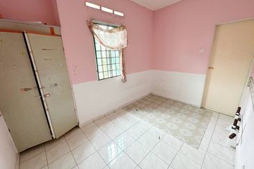 2 STOREY TERRACE TAMAN DESA SALAK PERMAI SEPANG