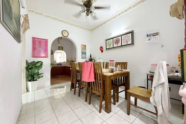 2 STOREY TERRACE TAMAN DESA SALAK PERMAI SEPANG