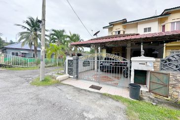 2 STOREY TERRACE TAMAN DESA SALAK PERMAI SEPANG