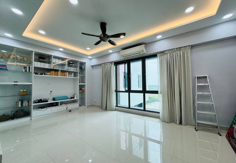 Lake Point Residence