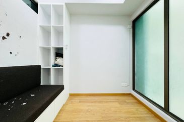 Lake Point Residence