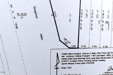 3 STOREY CORNER SHOP LOT SERI KEMBANGAN SERDANG