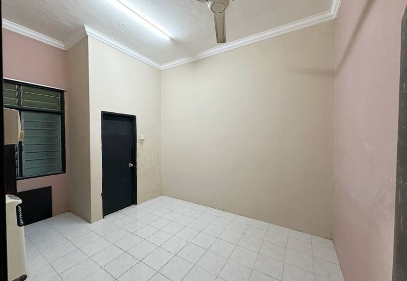 Taman Seroja, Bandar Baru Salak Tinggi