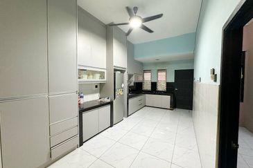 Taman Seroja, Bandar Baru Salak Tinggi