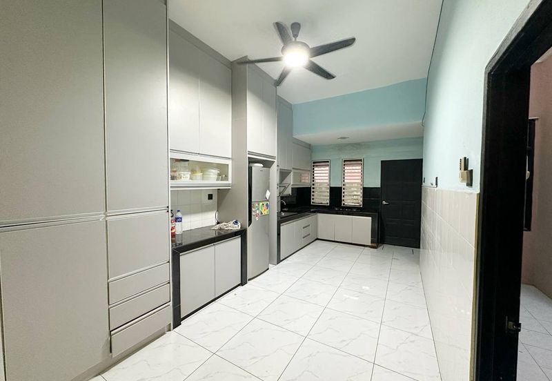 Taman Seroja, Bandar Baru Salak Tinggi