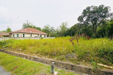 TANAH LOT BANGLO JALAN TASIK SENANGIN SEKSYEN 8