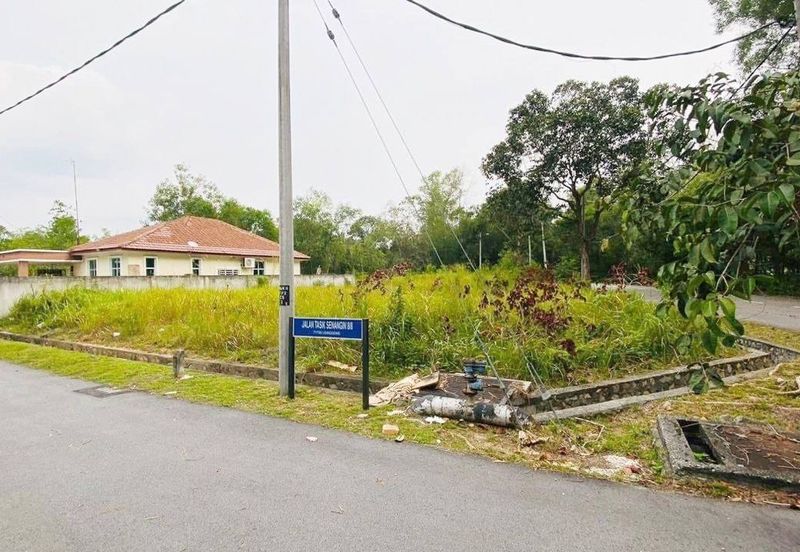 TANAH LOT BANGLO JALAN TASIK SENANGIN SEKSYEN 8